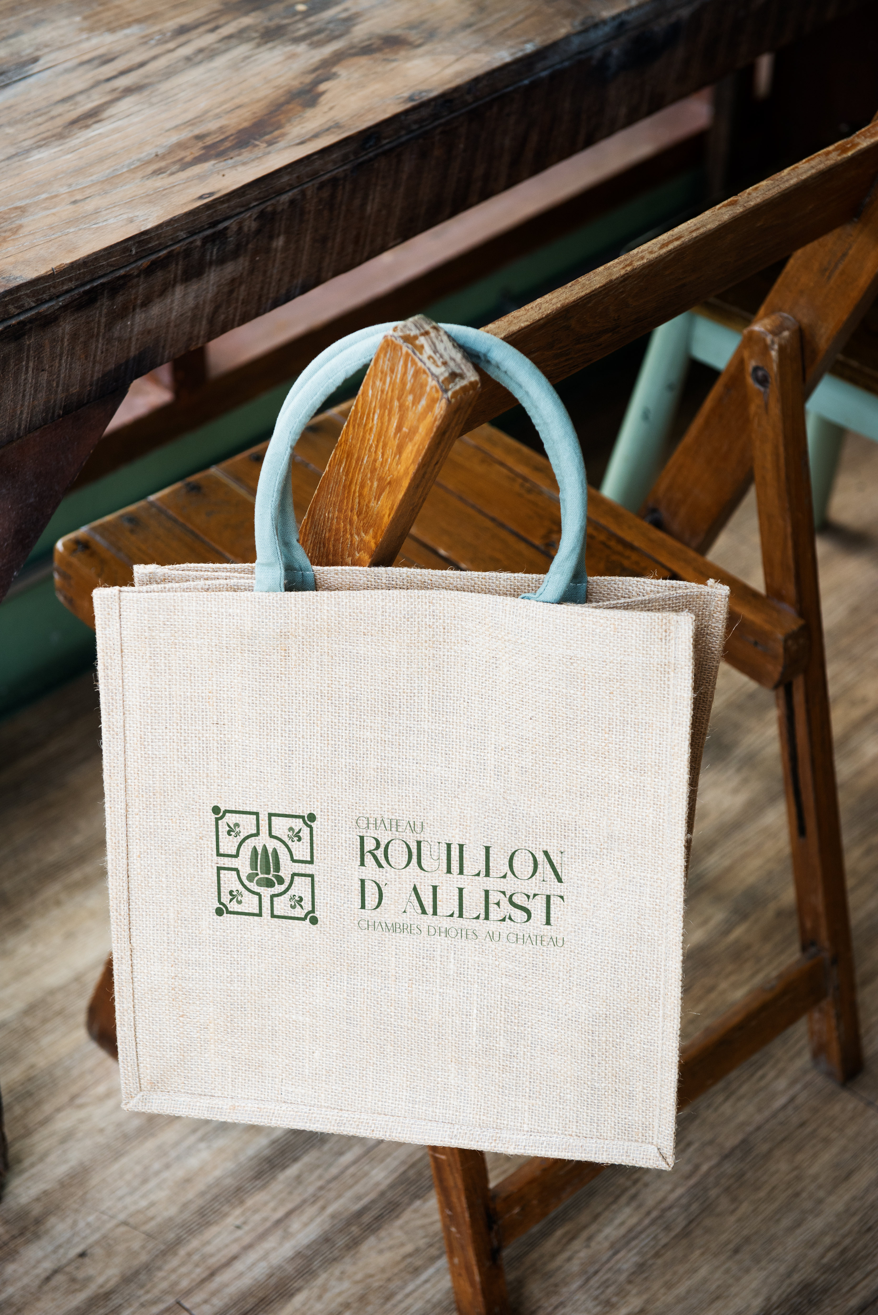 Sac vert, Château Rouillon d'Allest, rebranding par Florent Andarelli